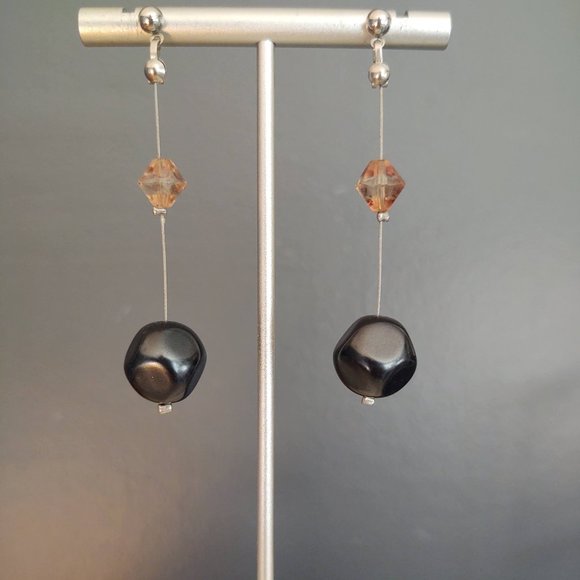 Pale cognac and black bead dangle earrings - Picture 2 of 9